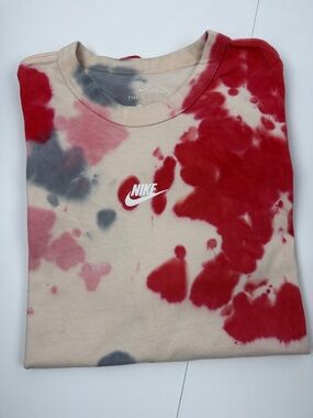 Max 90 Nike Cream Crewneck Tee with Red & Gray Tie-Dye